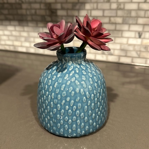 Faux Plant + Vase - Picture 1 of 5